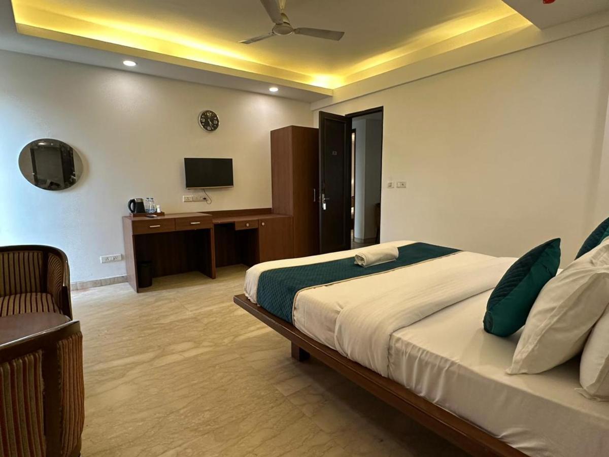 Hotel The Imperio Ню Делхи Екстериор снимка