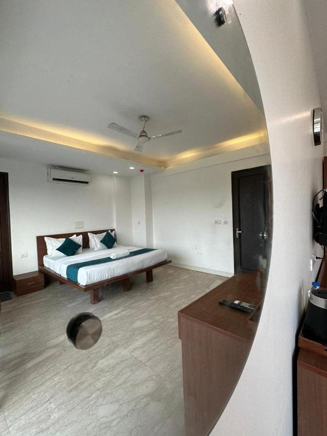 Hotel The Imperio Ню Делхи Екстериор снимка