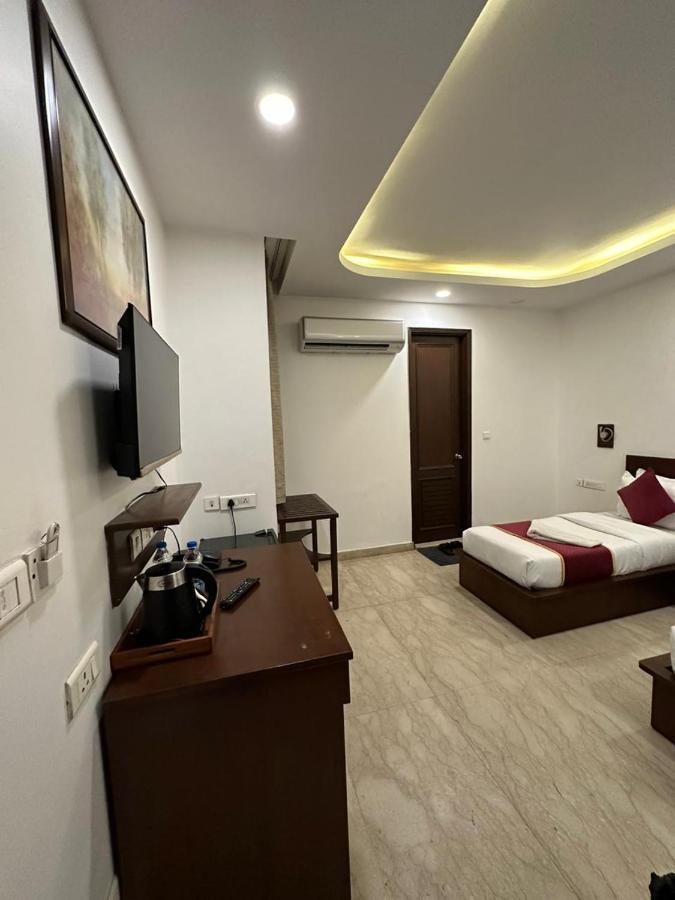 Hotel The Imperio Ню Делхи Екстериор снимка