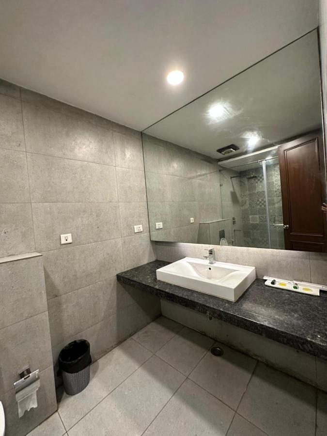 Hotel The Imperio Ню Делхи Екстериор снимка